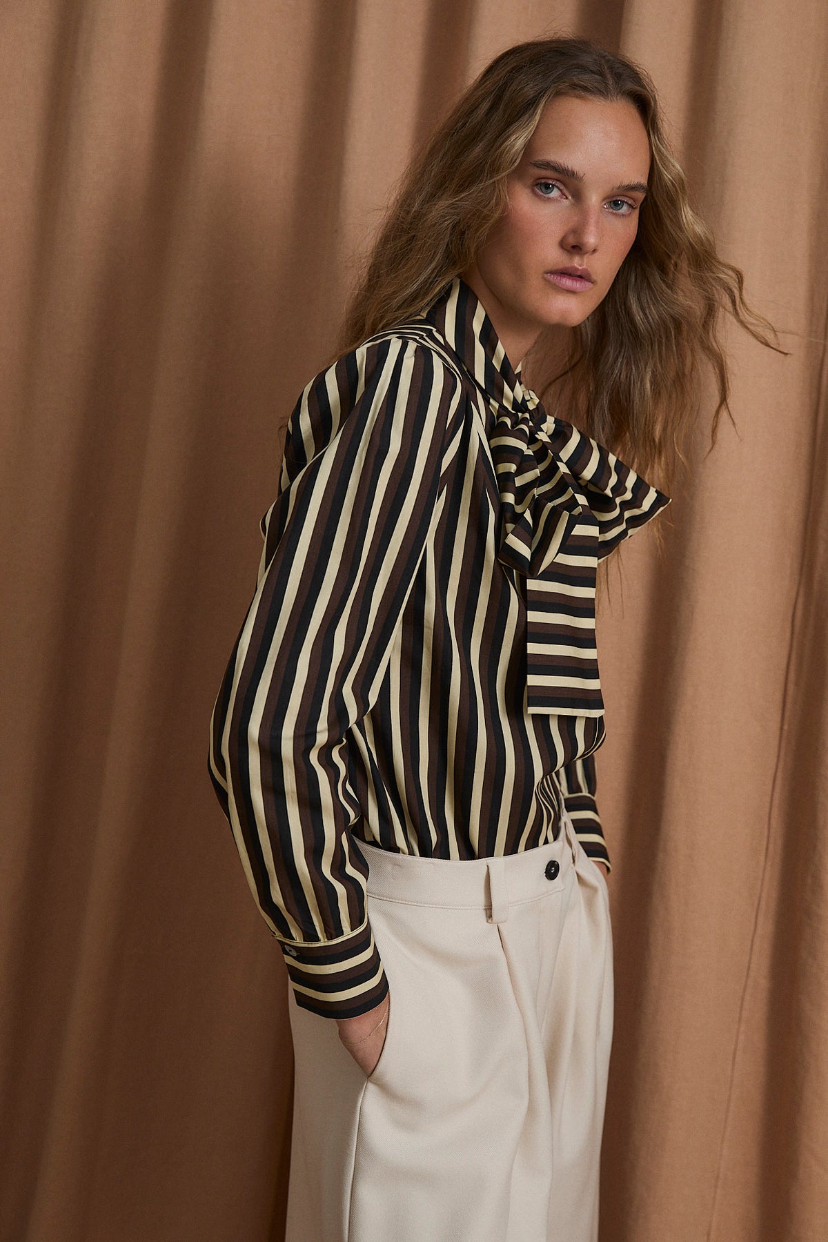 BLUSA LAZO TRIO MARRON