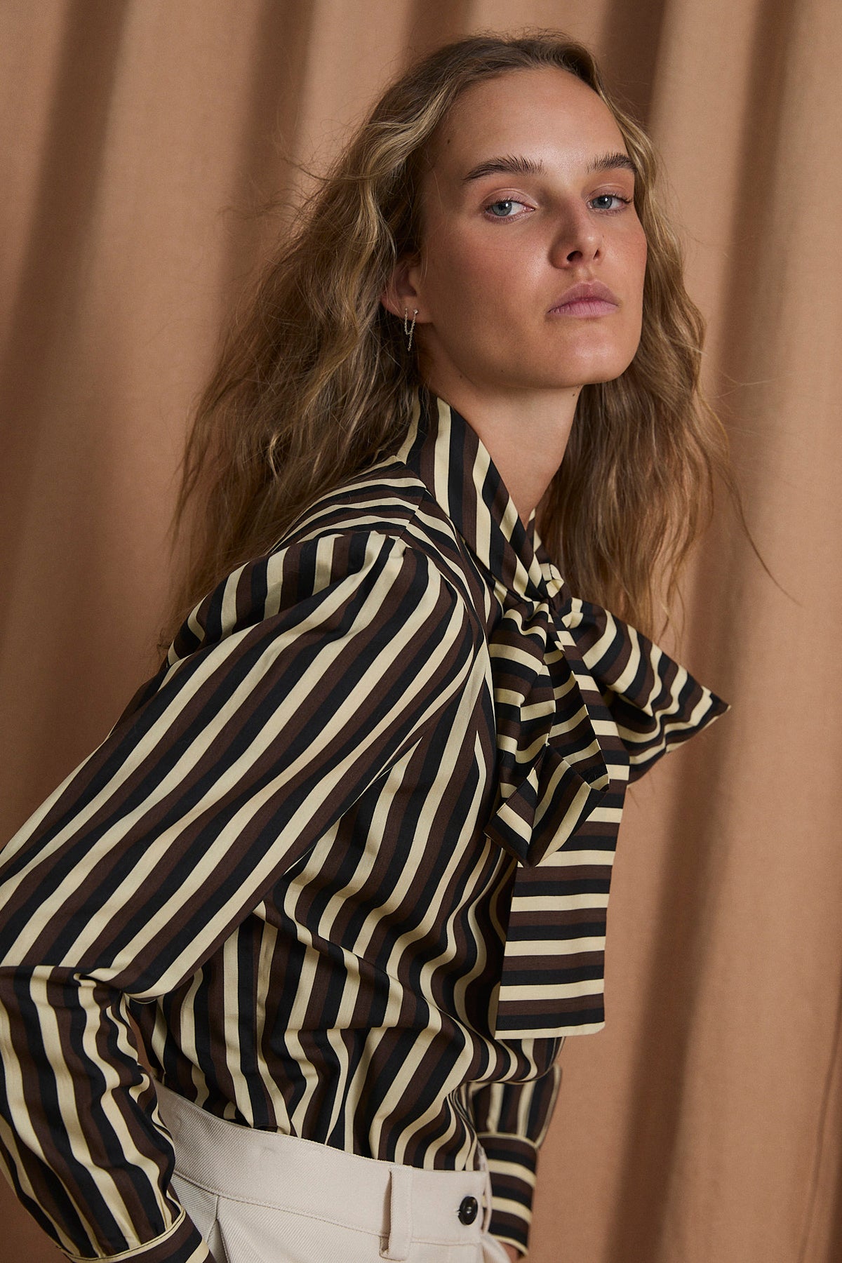 BLUSA LAZO TRIO MARRON