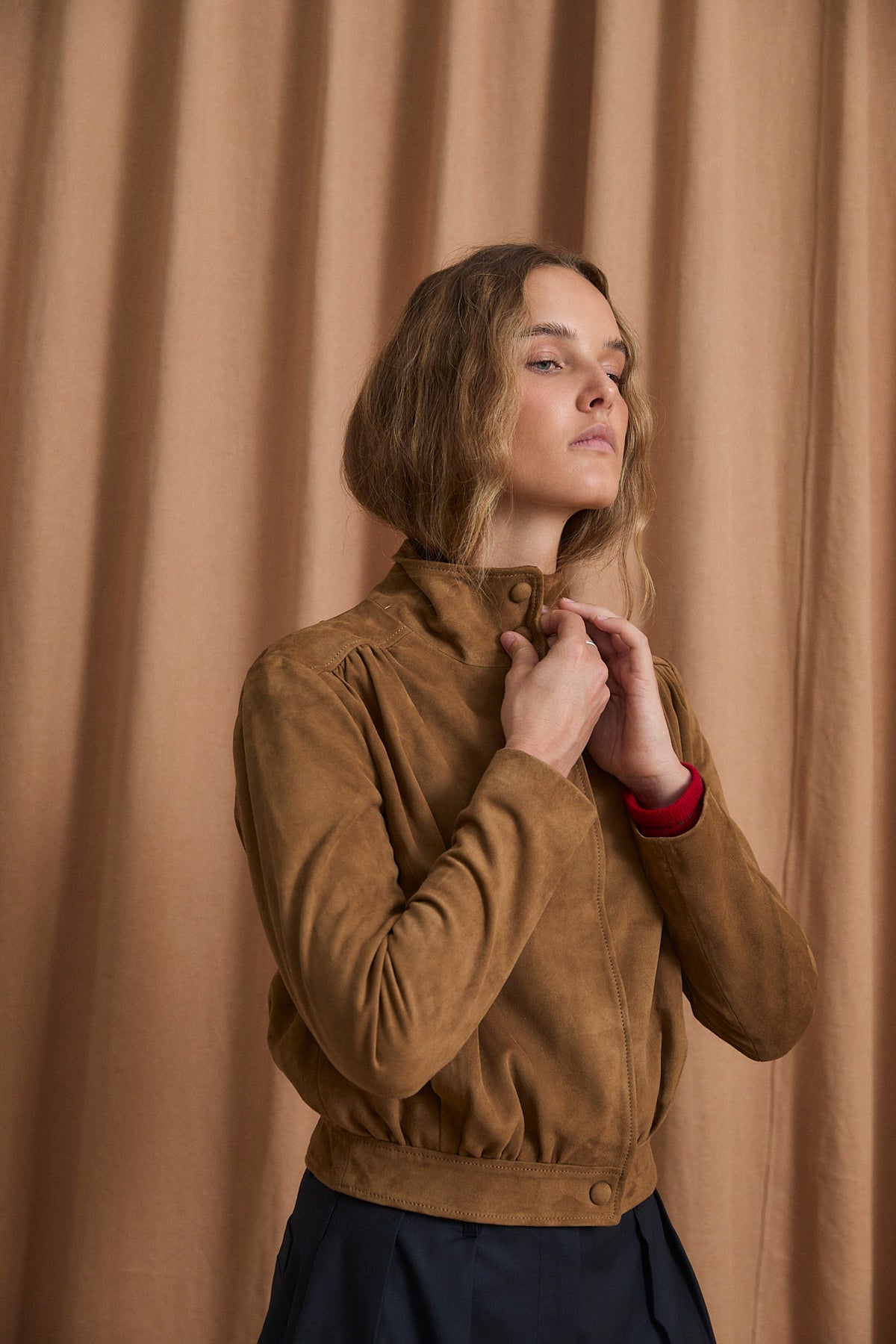 CHAQUETA BOMBER ANTE OCRE