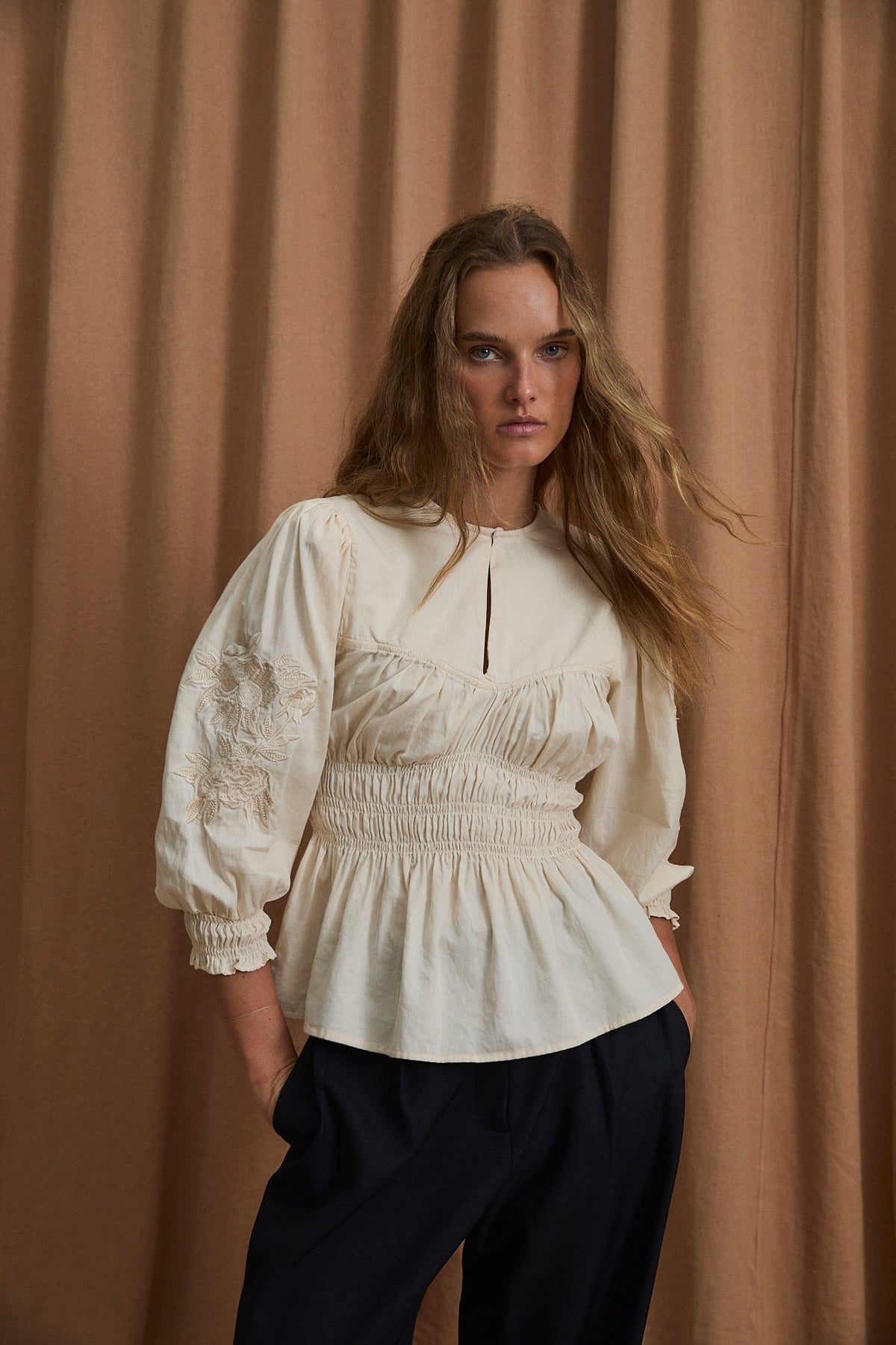 BLUSA CISNE NACAR CRUDO