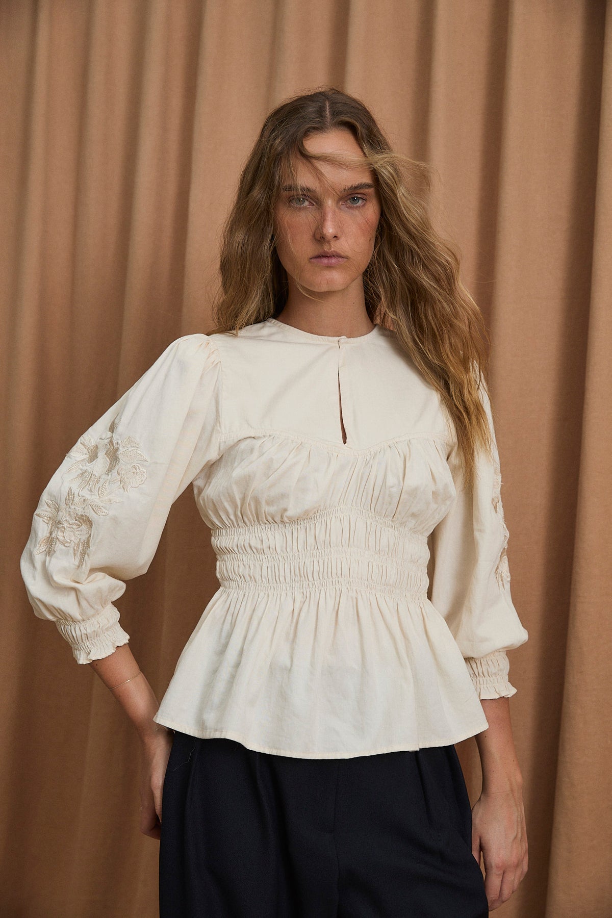 BLUSA CISNE NACAR CRUDO