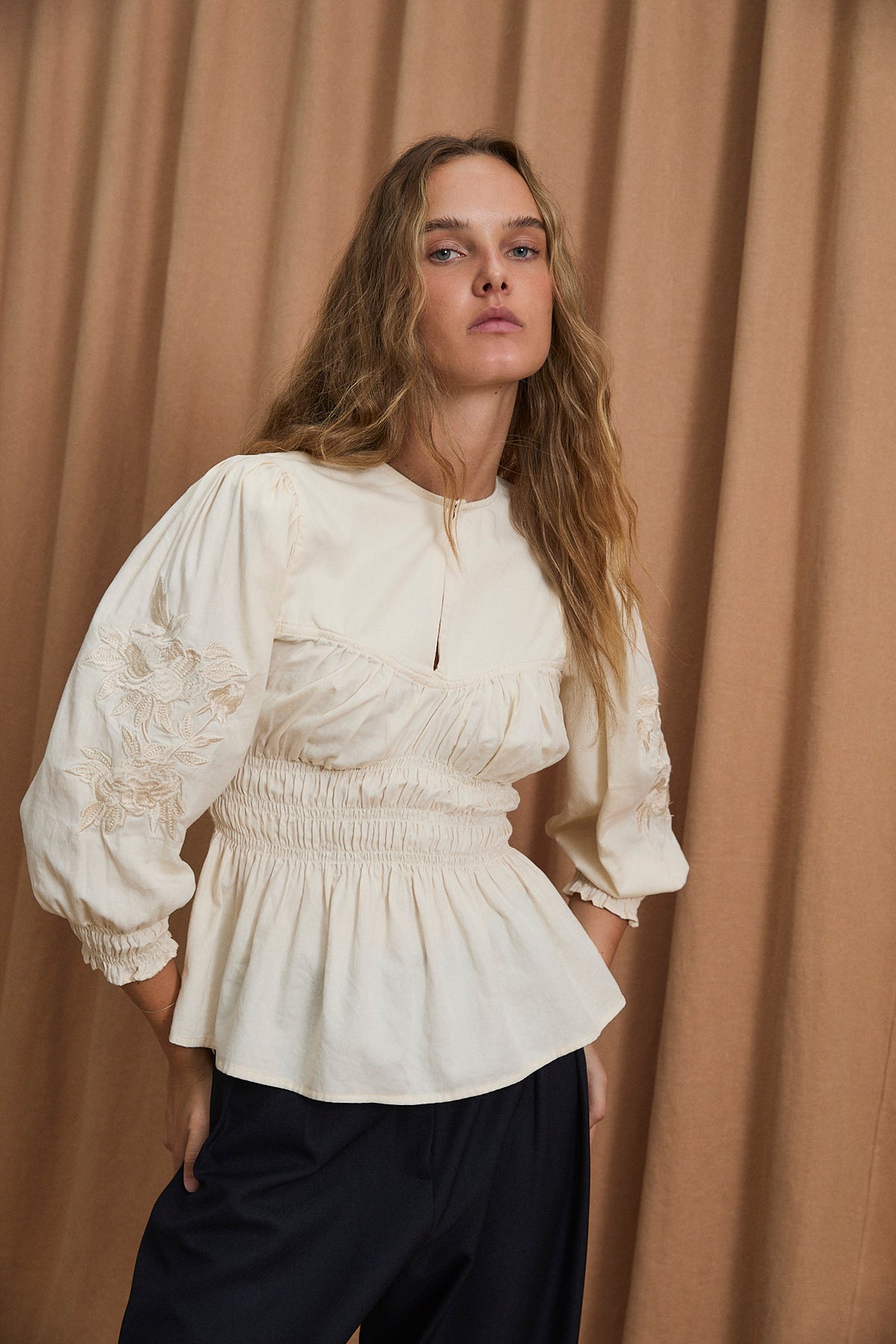 BLUSA CISNE NACAR CRUDO