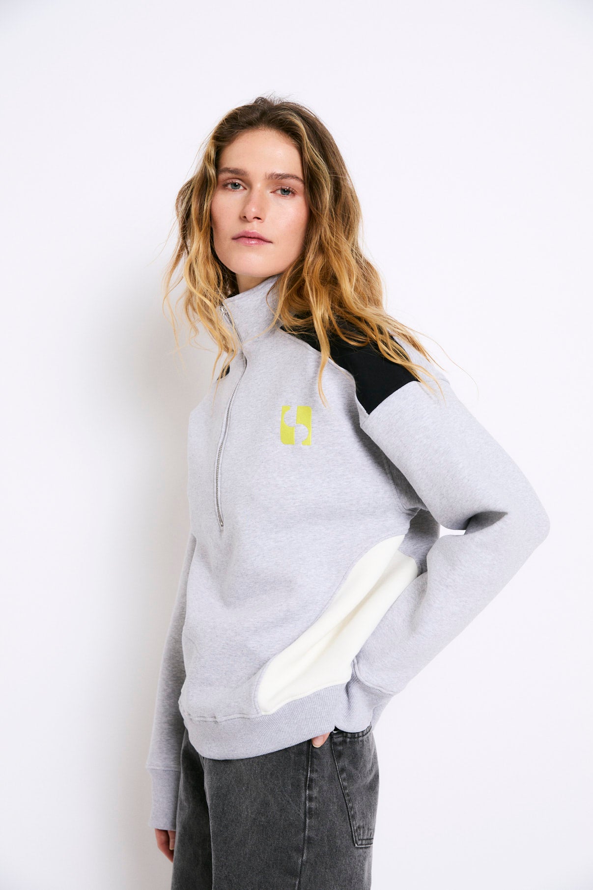SWEAT-SHIRT SPORTY GRIS