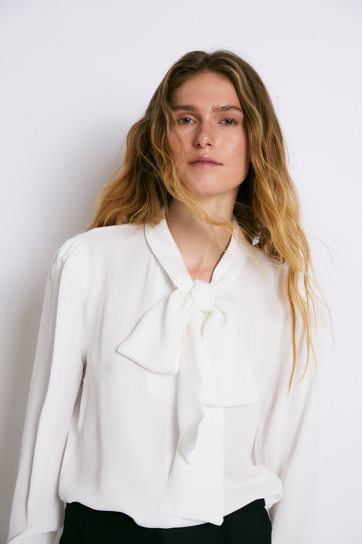 BLUSA LAZO CRESPON CRUDO