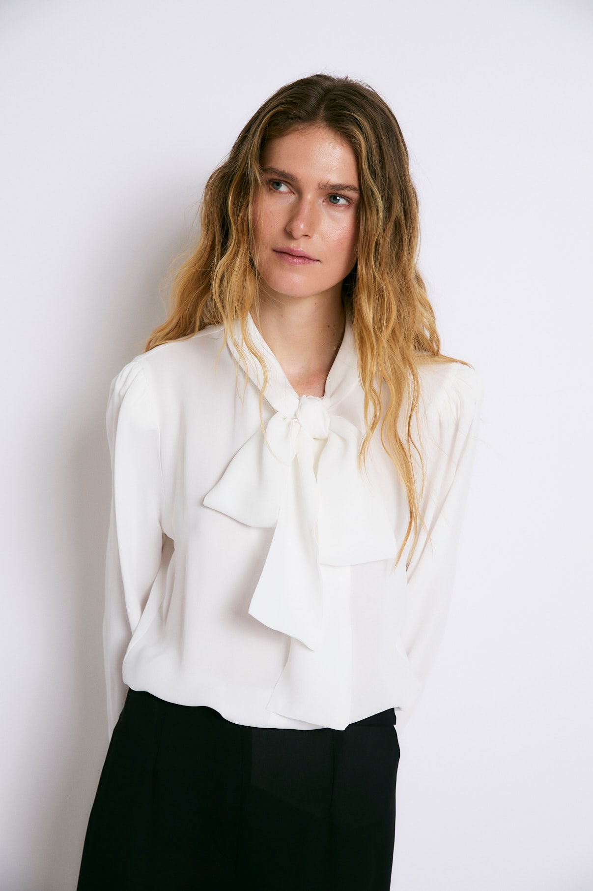 BLUSA LAZO CRESPON CRUDO