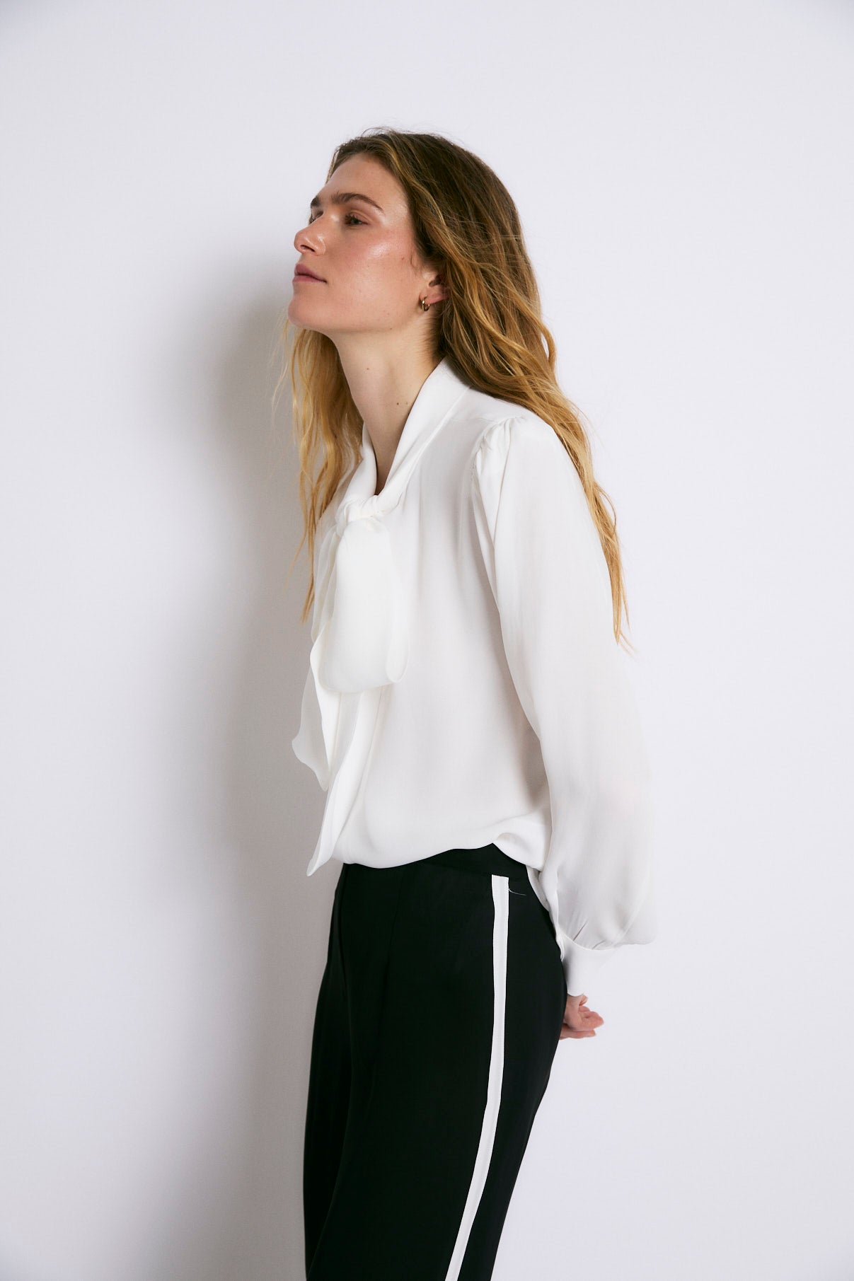 BLUSA LAZO CRESPON CRUDO