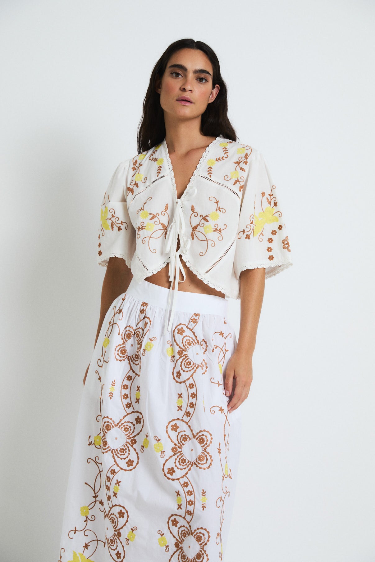 AMAPOLA EMRBOIDERY ECRU TOP