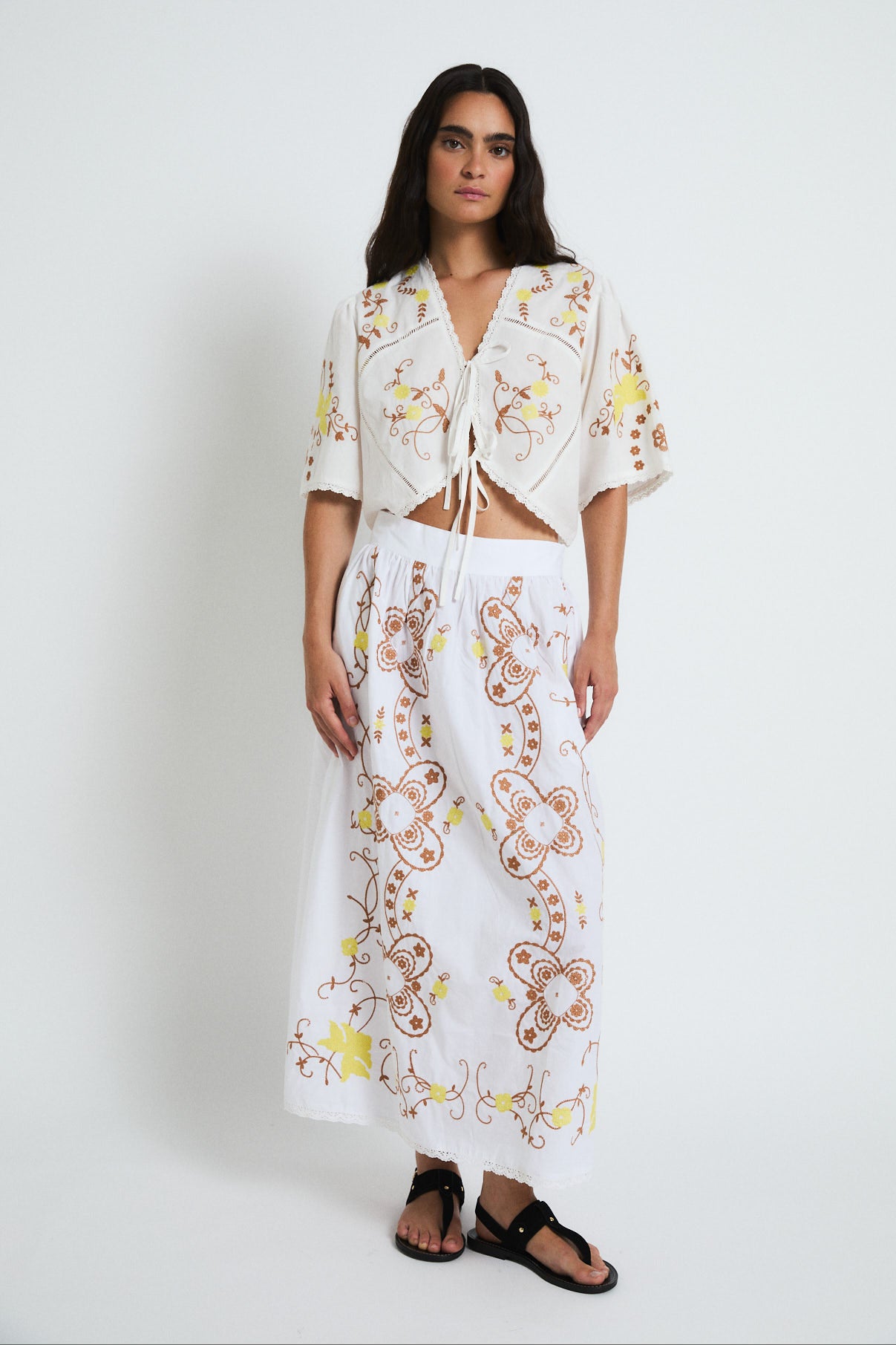 AMAPOLA EMRBOIDERY ECRU TOP