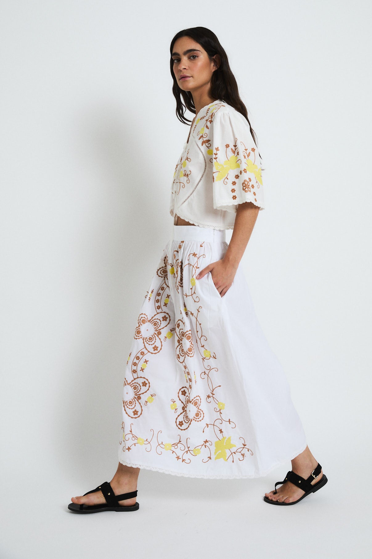 AMAPOLA EMRBOIDERY ECRU TOP