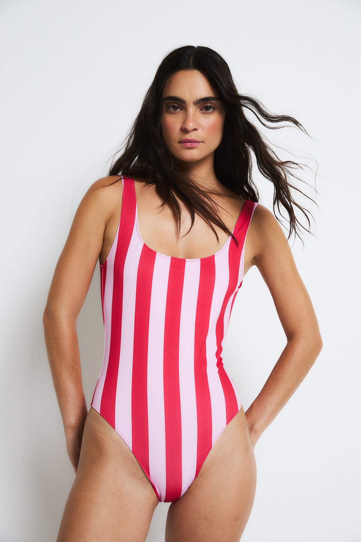 TRAJE DE BAÑO PAMELA BARRAS ROJO