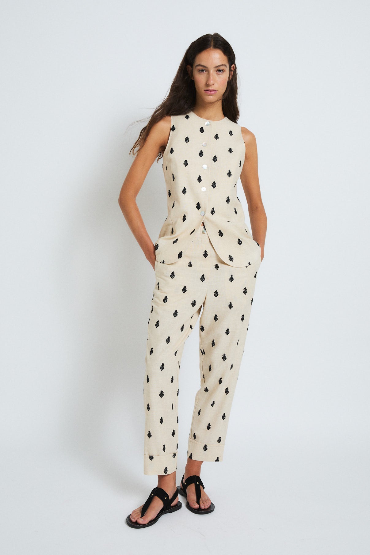 TOTAL LOOK TRUJILLO BORDADO BEIGE