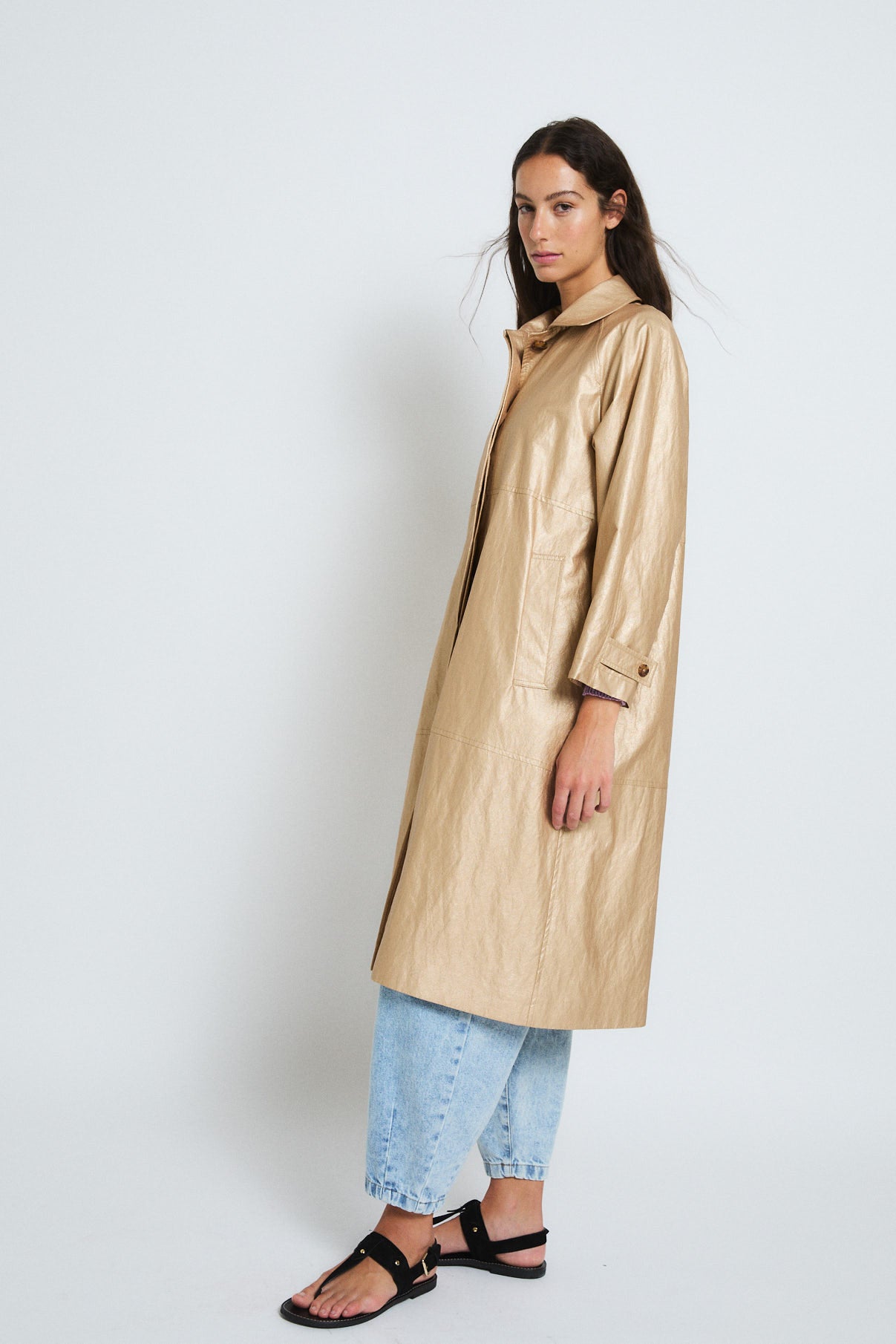 GABARDINA ORO METAL DORADO