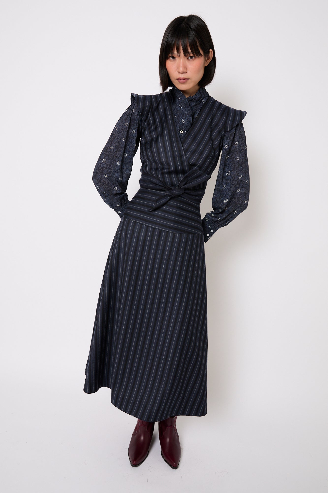 DIAGONAL NAVY STRIPES TOP