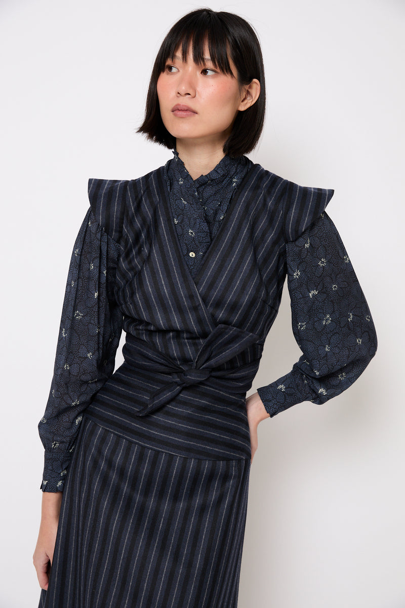 DIAGONAL NAVY STRIPES TOP