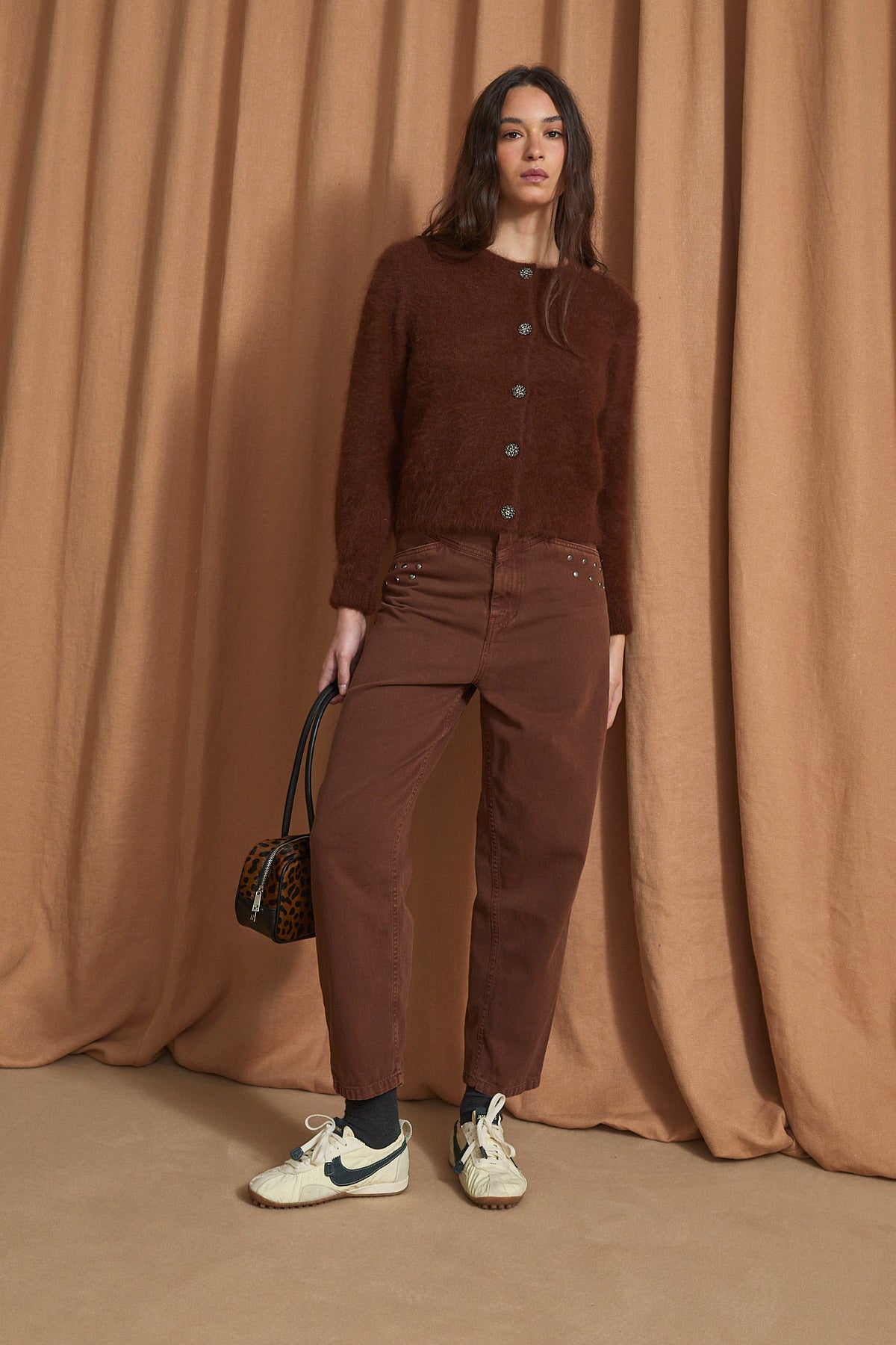 JEANS CORSE TACHAS MARRON