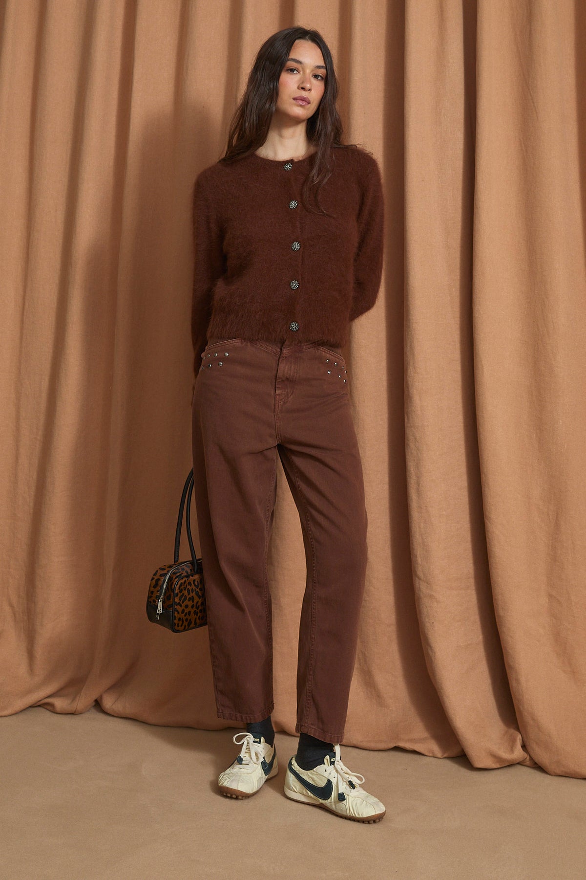JEANS CORSE TACHAS MARRON
