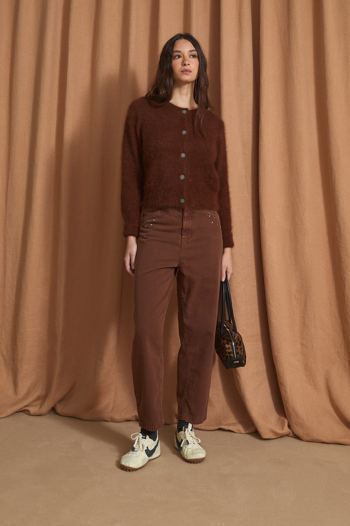 JEANS CORSE TACHAS MARRON
