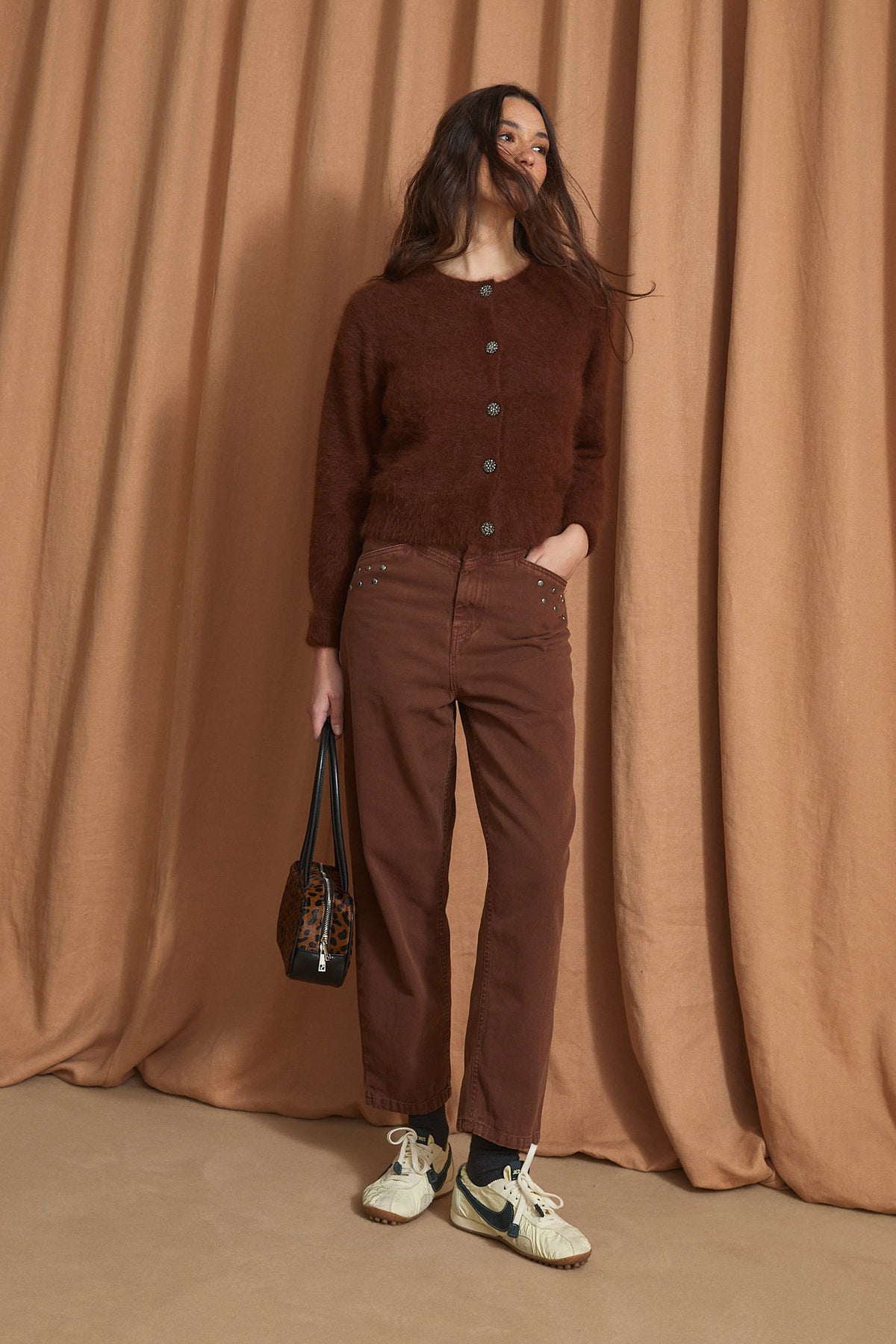 JEANS CORSE TACHAS MARRON