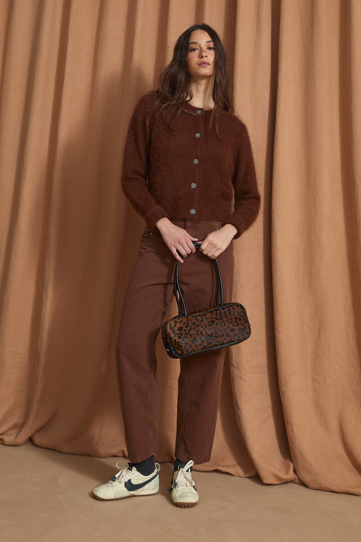 JEANS CORSE TACHAS MARRON