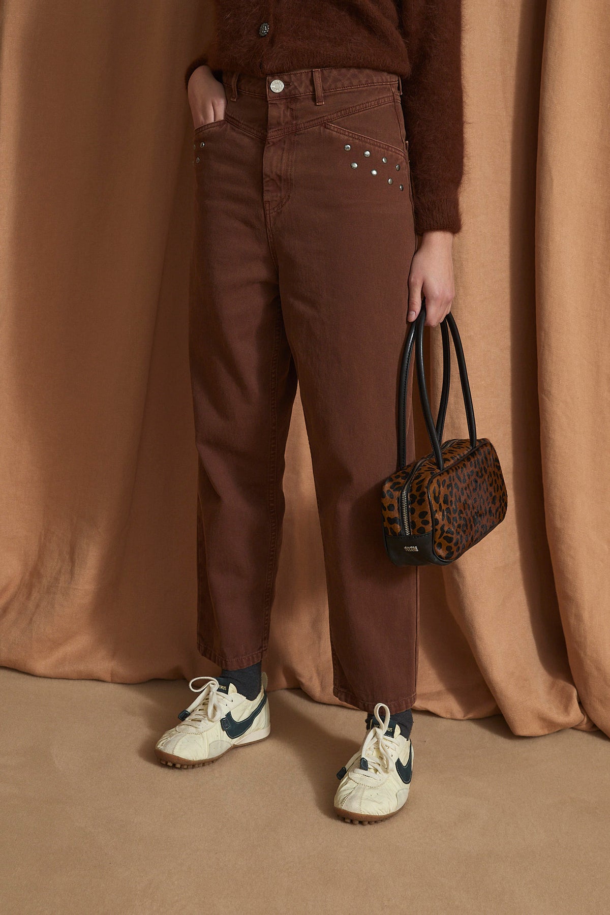JEANS CORSE TACHAS MARRON