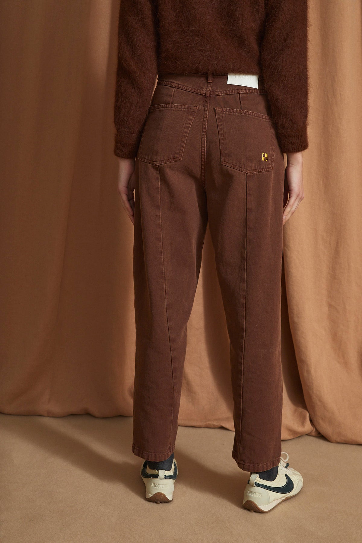 JEANS CORSE TACHAS MARRON