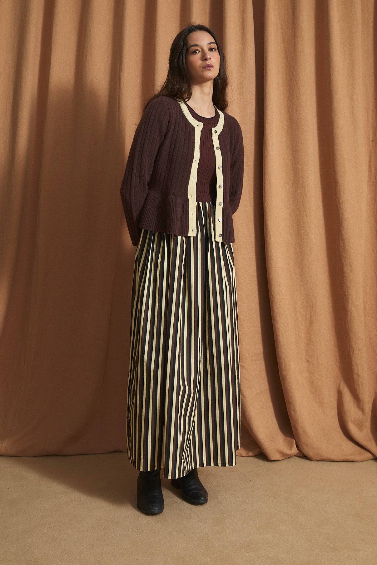 LEILA KNITTED BROWN JACKET