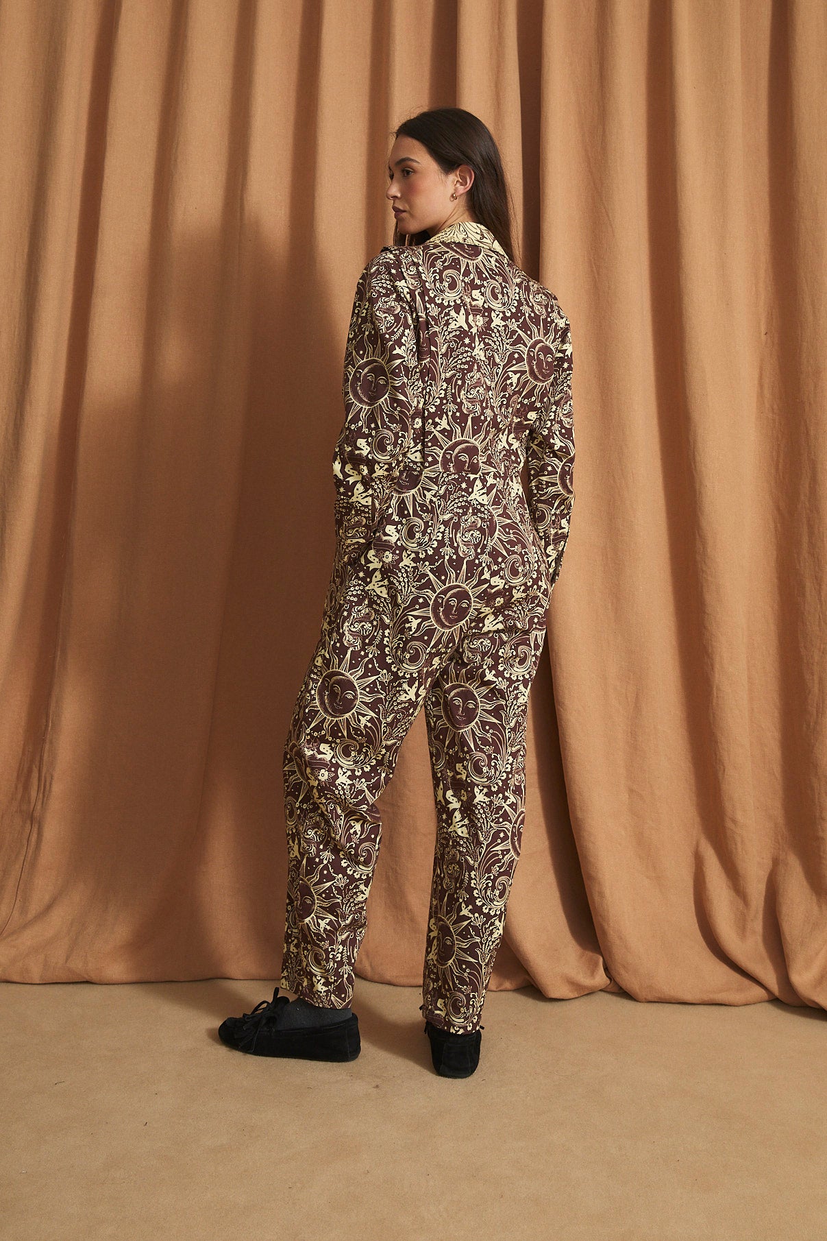 MONO DANIELA SOLES MARRON