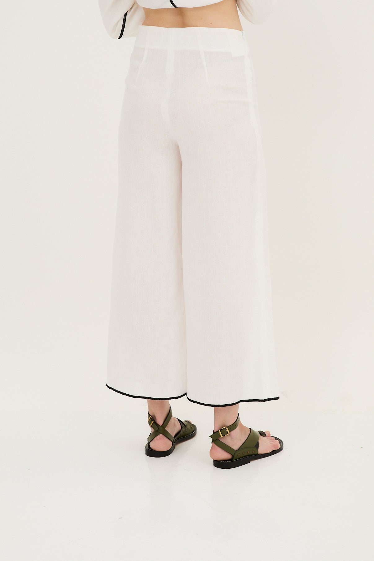 PANTALÓN CONTRASTE HILO BLANCO
