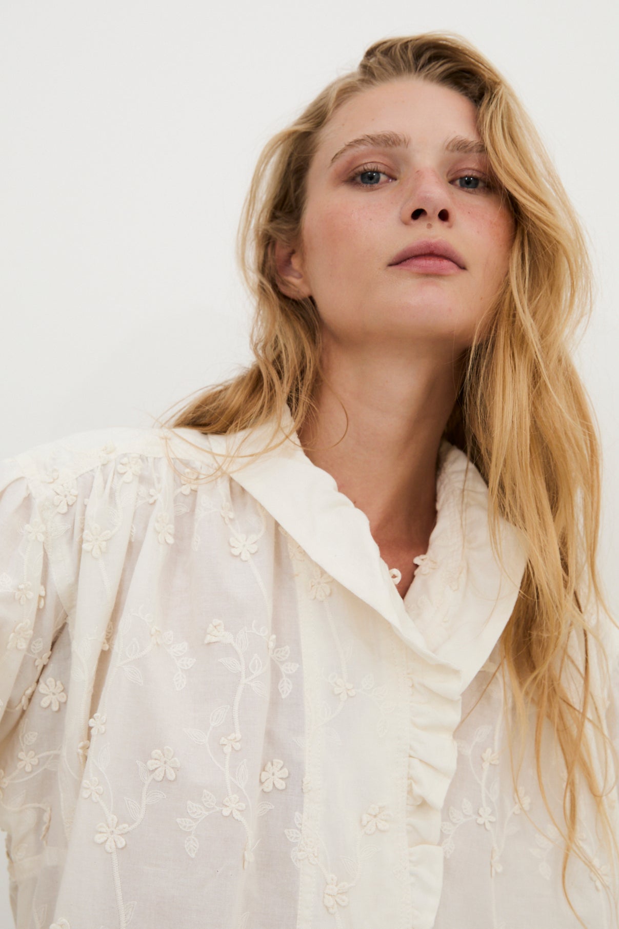 MARIBEL FLOR ECRU BLOUSE