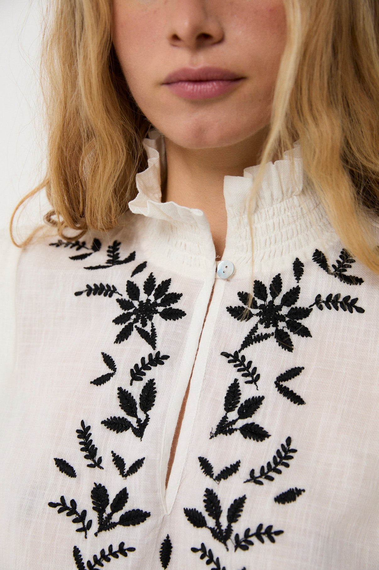 BLUSA LUPE EMBROIDERY CRUDO