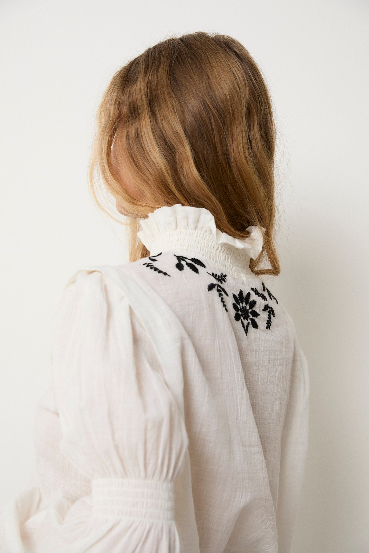 BLUSA LUPE EMBROIDERY CRUDO