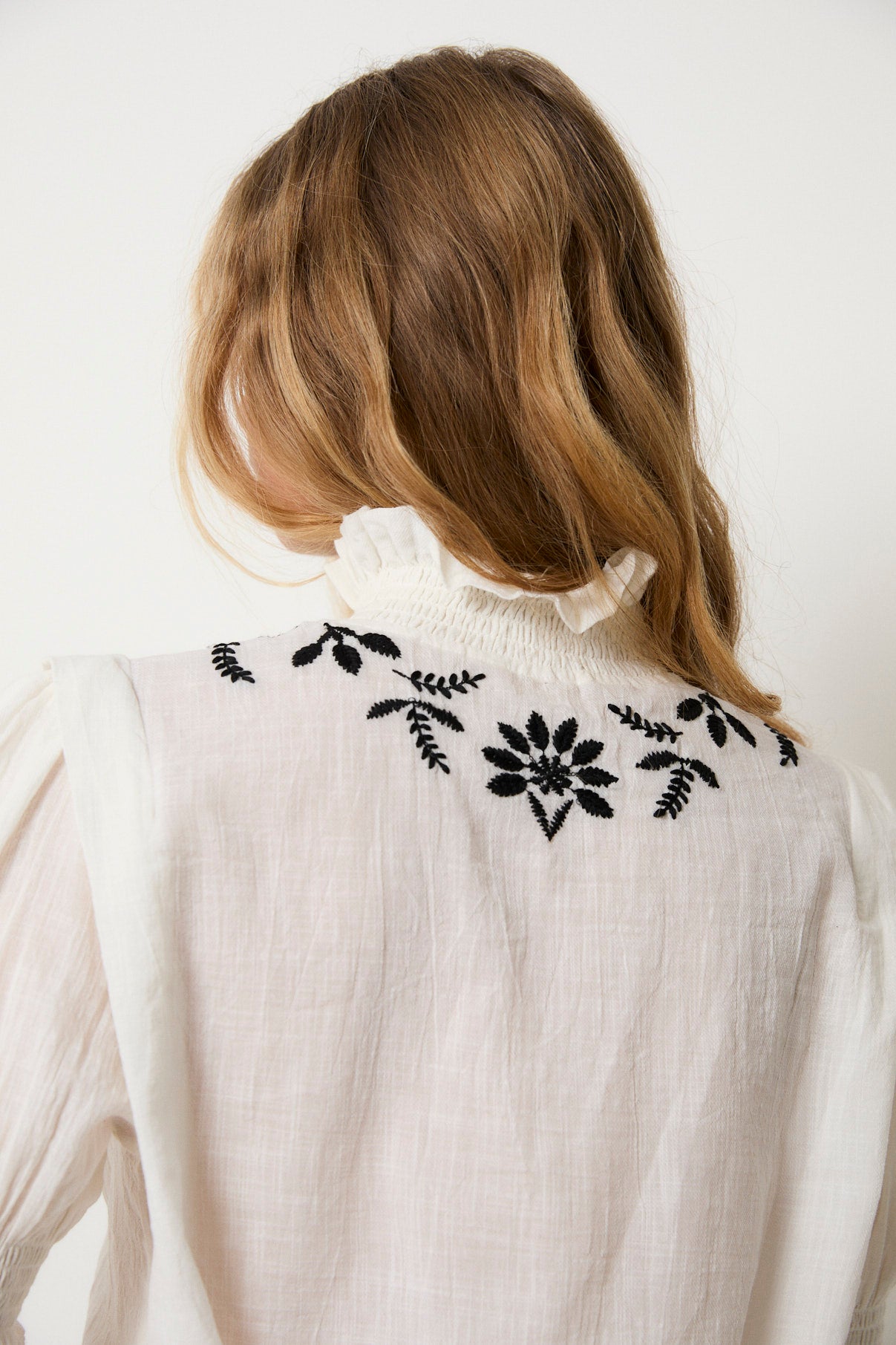 BLUSA LUPE EMBROIDERY CRUDO