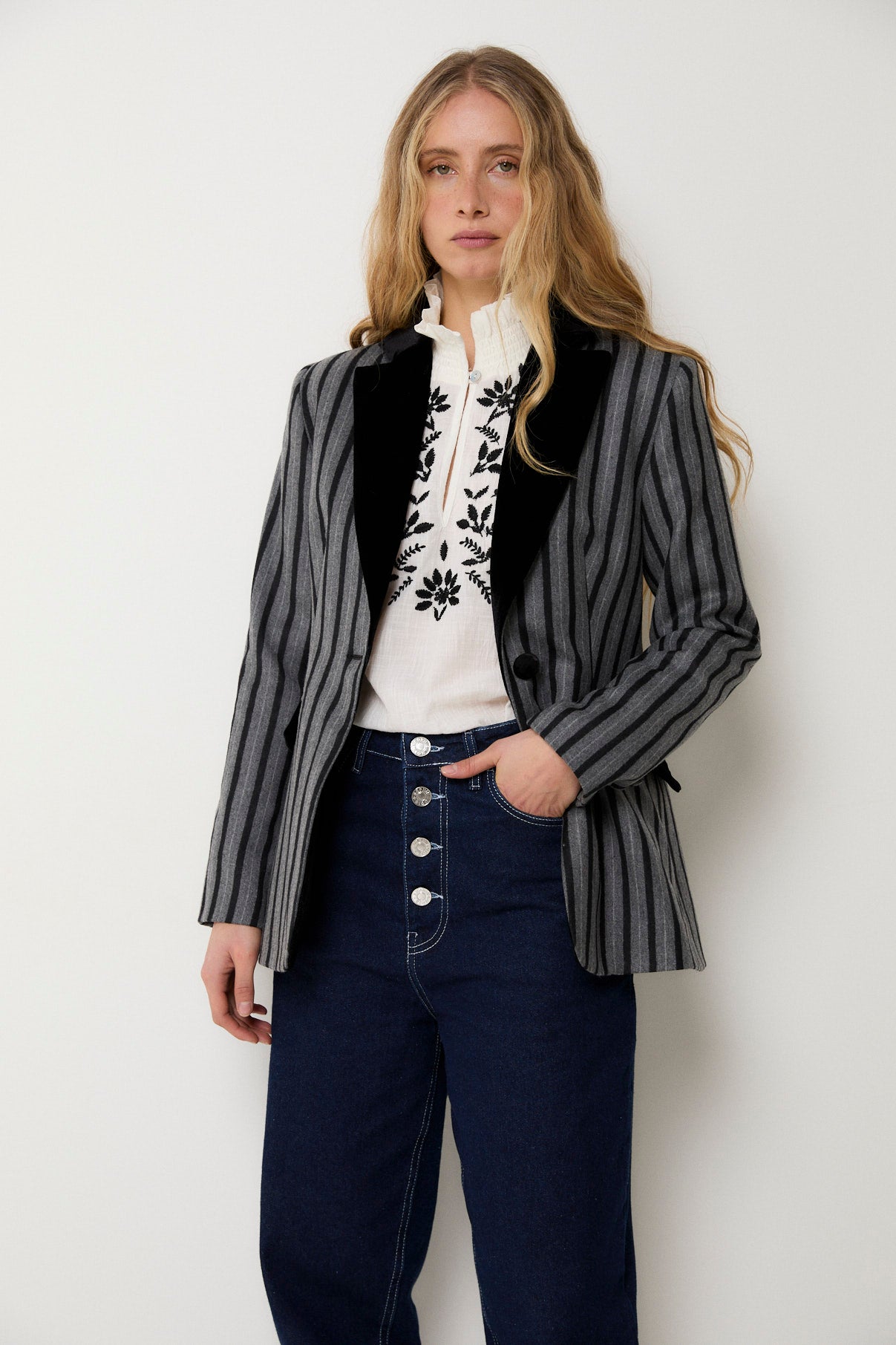 BLAZER ANA RAYAS GRIS