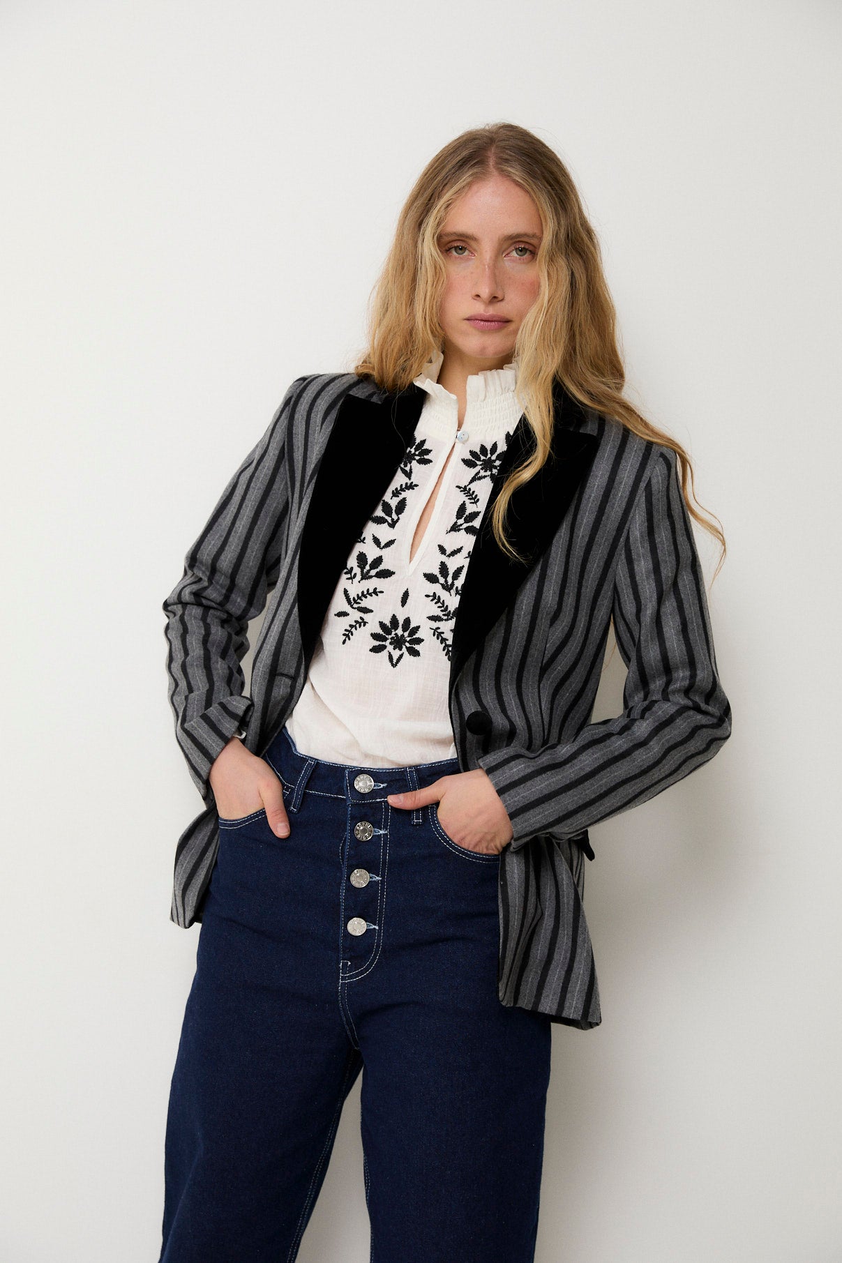 BLAZER ANA RAYAS GRIS