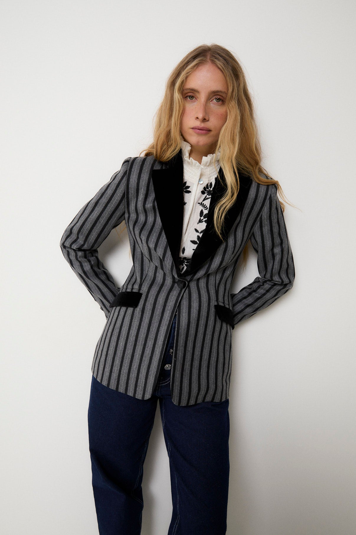 BLAZER ANA RAYAS GRIS