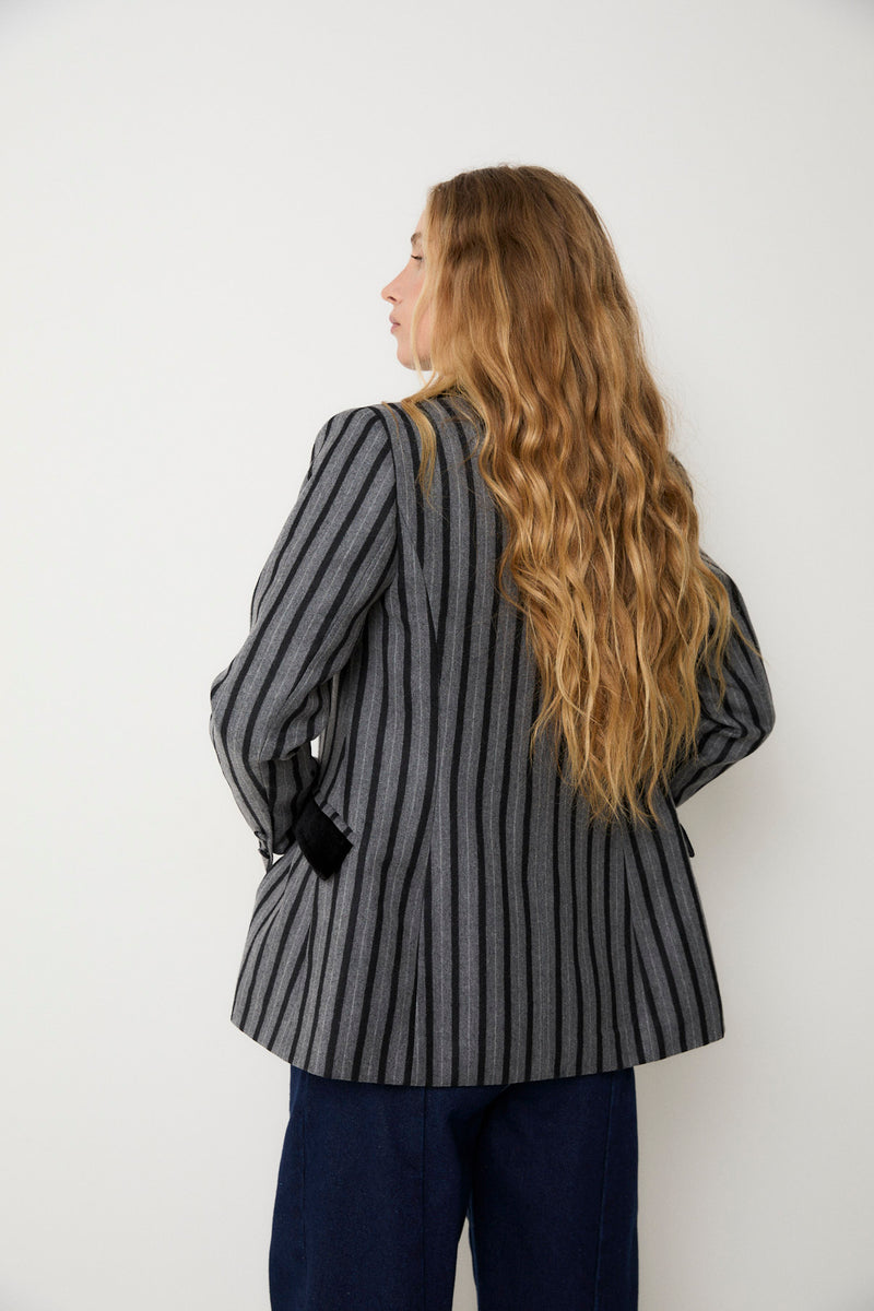 BLAZER ANA RAYAS GRIS