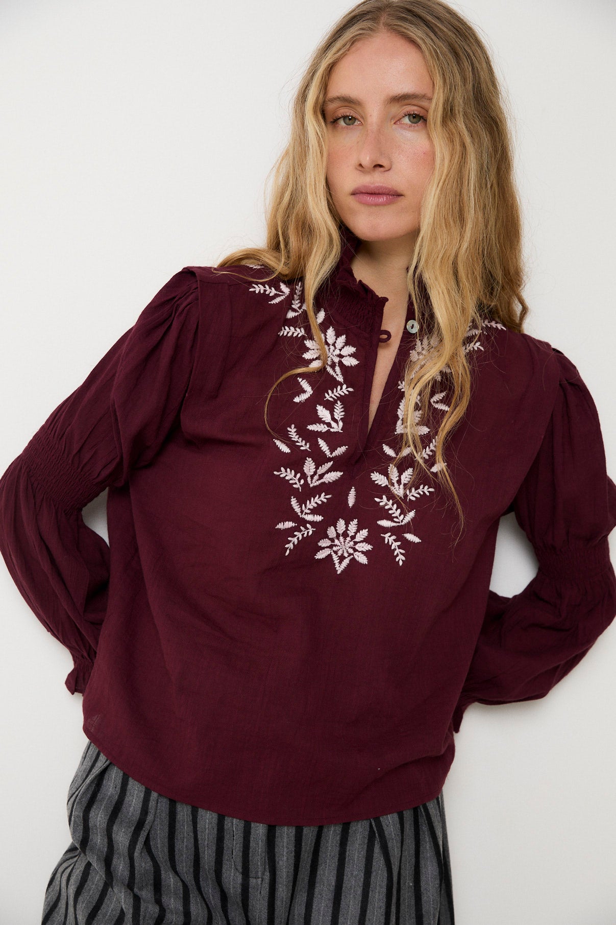 BLUSA LUPE EMBROIDERY BURGUNDY