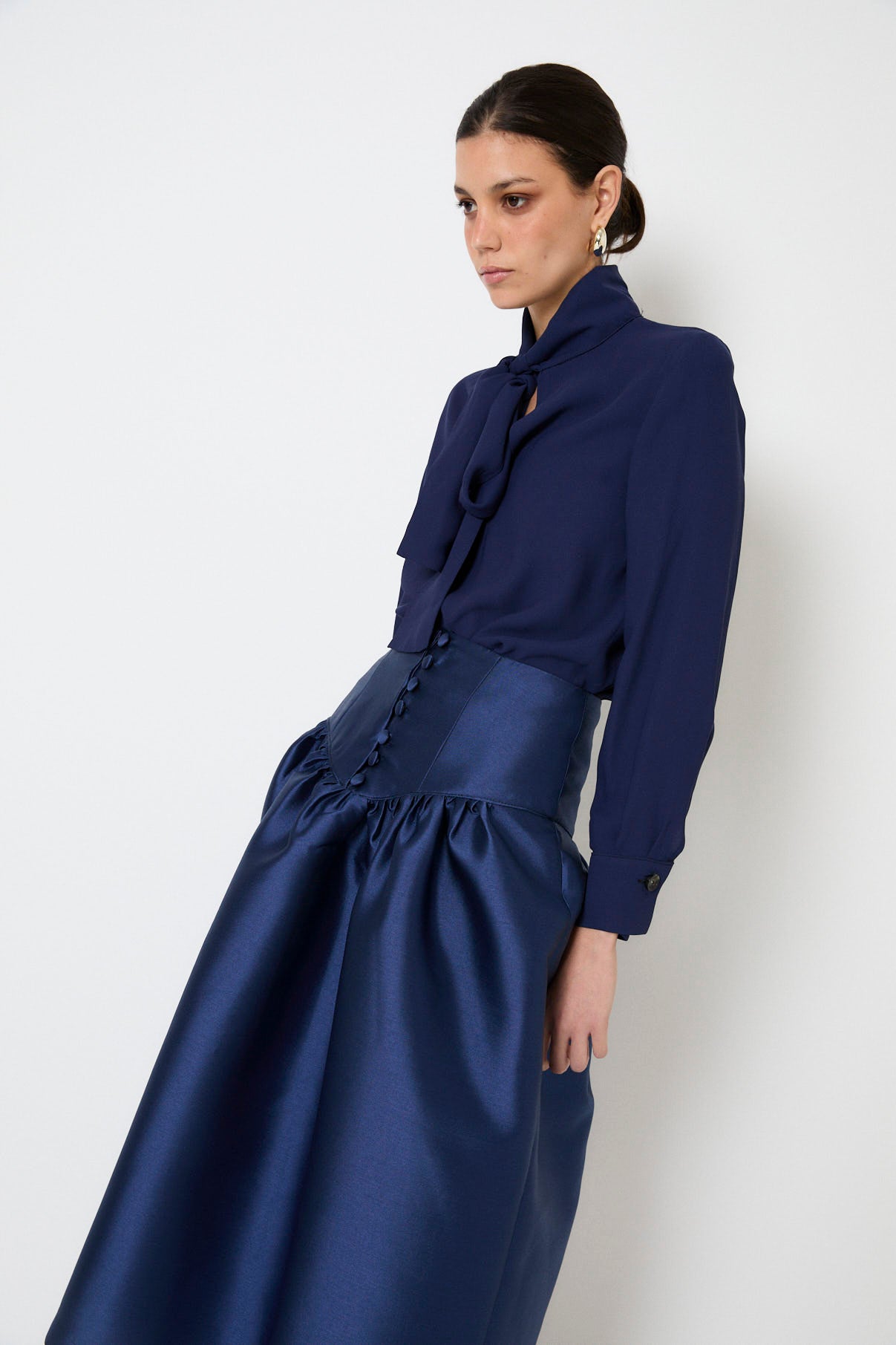 BLUSA LAZO CRESPON MARINO