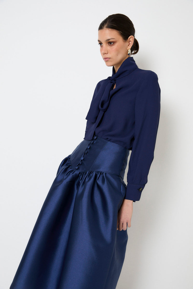 BLUSA LAZO CRESPON MARINO